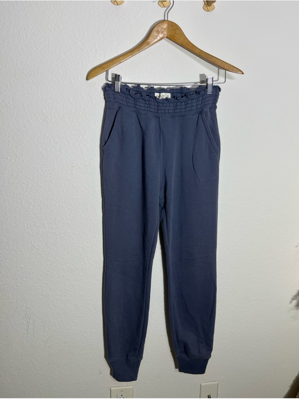 ABERCROMBIE & FITCH • sweats